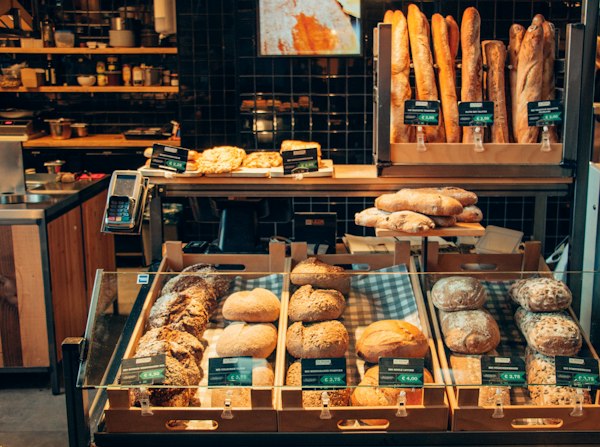 Dessert shops counter